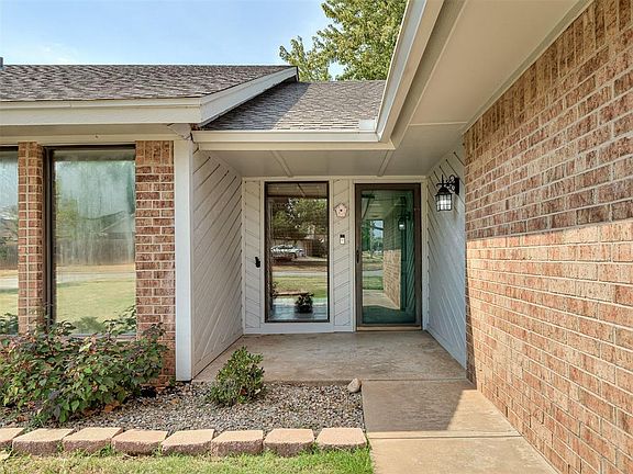 3rd image of 1509 Sand Springs Trl