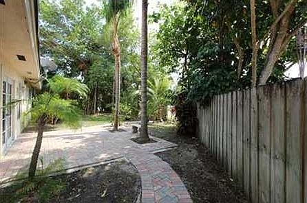 4th image of 1211 Hibiscus Ave
