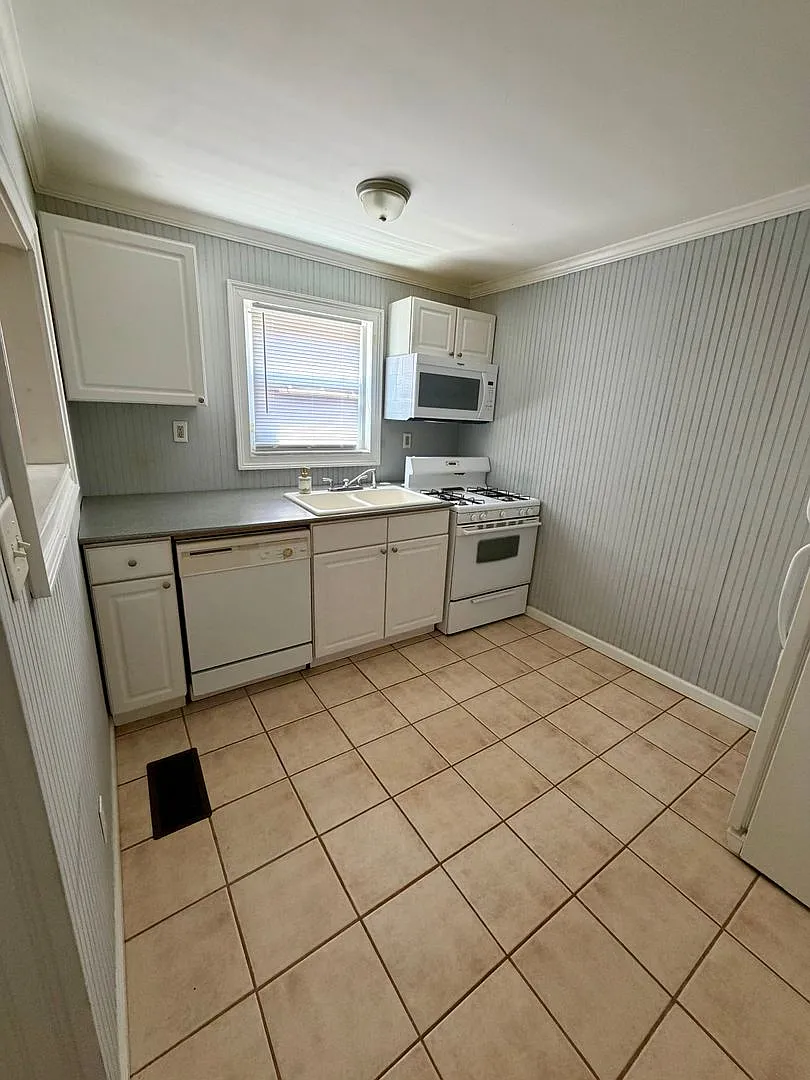 1008 St. Charles Avenue — Photo 4