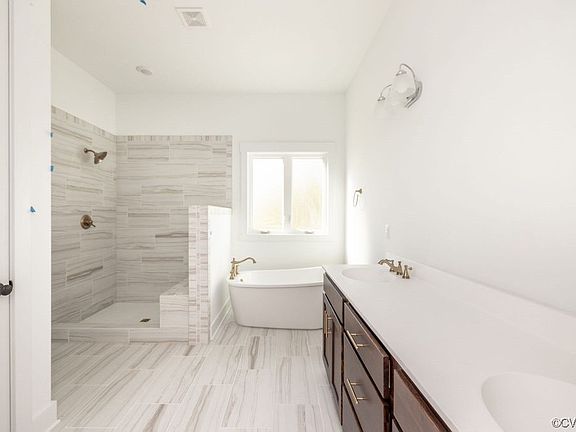 4th image of 5258 Aristocrat Dr