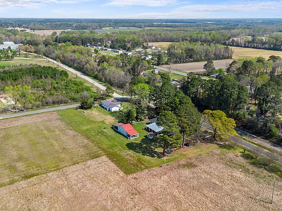 3rd image of 325 Bartlett Road