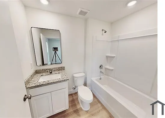 3 bed, 1140 sqft, $2,663 — Photo 3