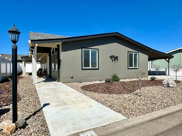 333 Mountain View Dr Unit 93, Talent, OR 97540