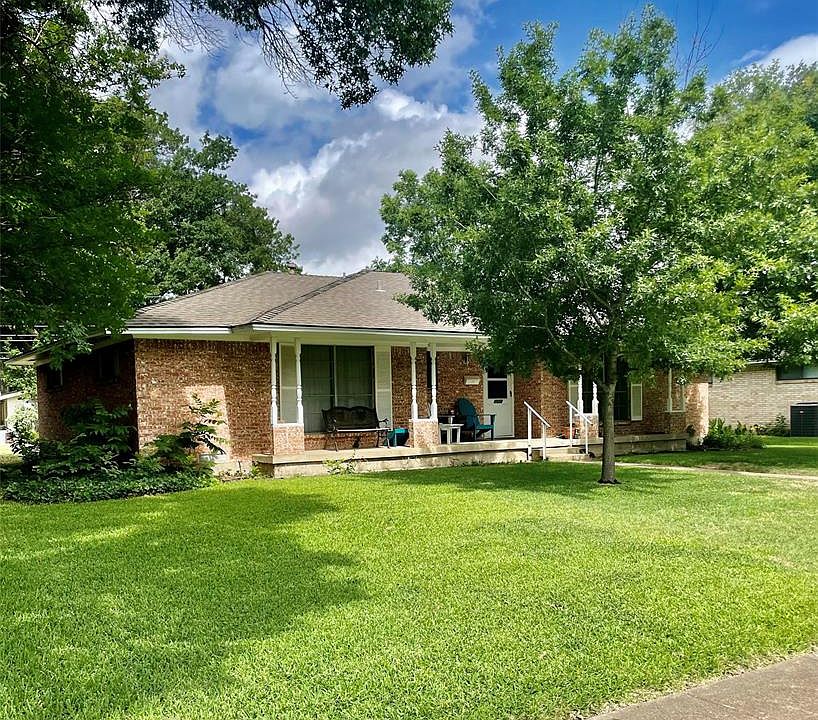 1st image of 2113 Lansdowne Dr
