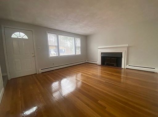 3rd image of 4 Wildwood St