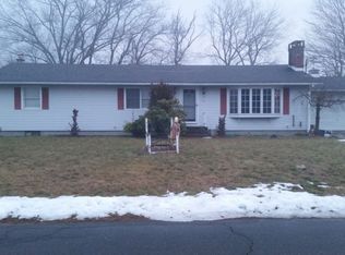 43 Farnham Ln, Westfield, MA 01085