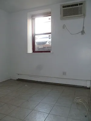 Rented by Robyn Lee, LREB | media 19