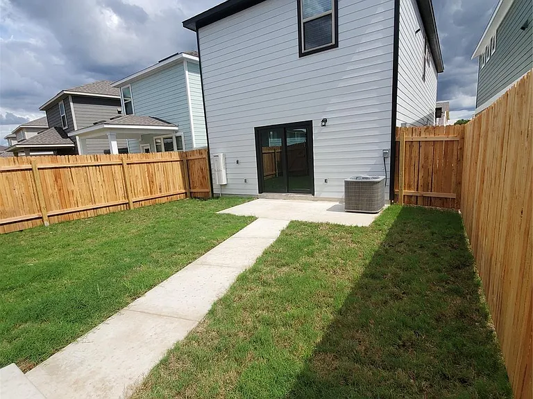1717 Fountain Bridge Dr — Photo 13