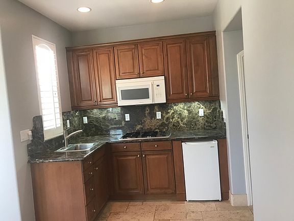 4th image of 1047 Mountain Ash Ave