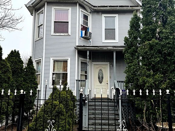 2nd image of 3735 W Montrose Ave
