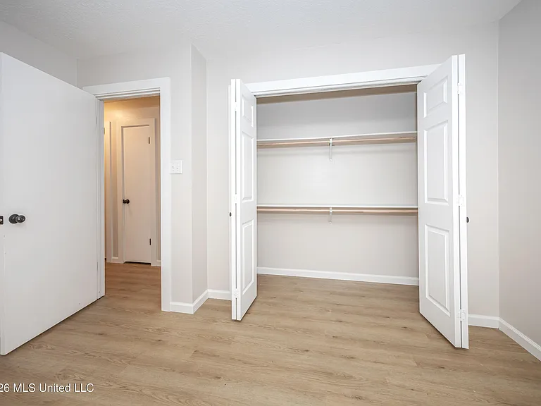 106 Booth Cir — Photo 34