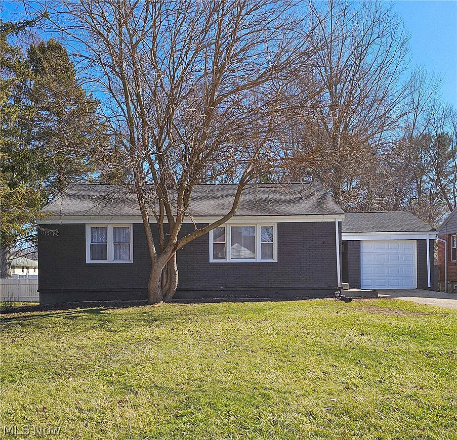 1054 Runge Ave photo 1