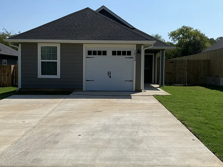 1032 Ray Dr — Photo 15
