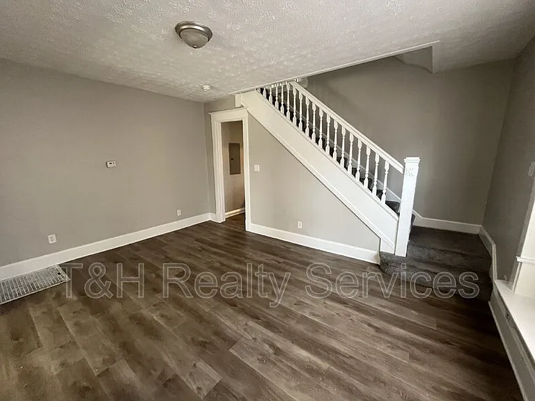 514 E 33rd St — Photo 5