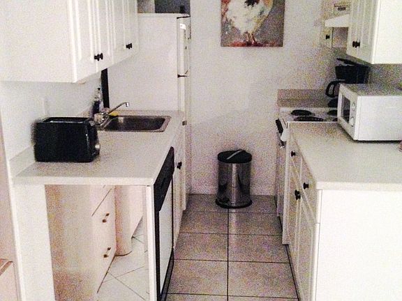 3rd image of 1100 Collins Ave APT 209