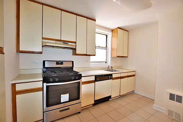 Rented by NYC Realty Brokers LLC | media 9