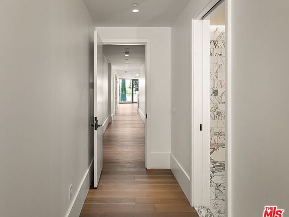 4th image of 8420 Sunset Blvd #208