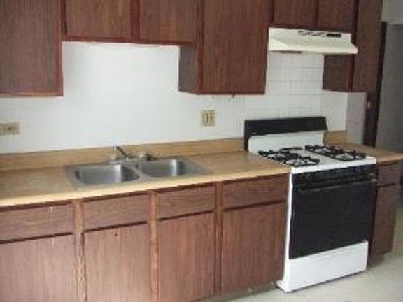 3rd image of 21804 Peterson Ave