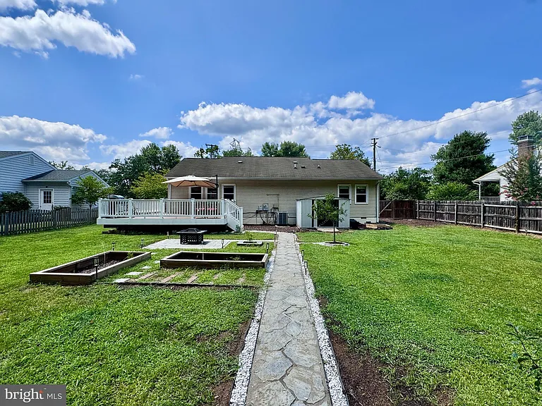 2038 Dewey Dr — Photo 25