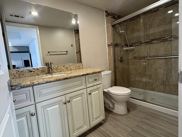 606 E Workman St — Photo 10
