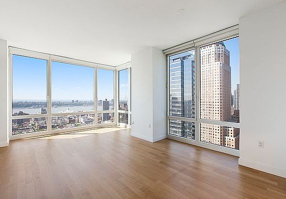 3rd image of 247 W 46th St APT 3501