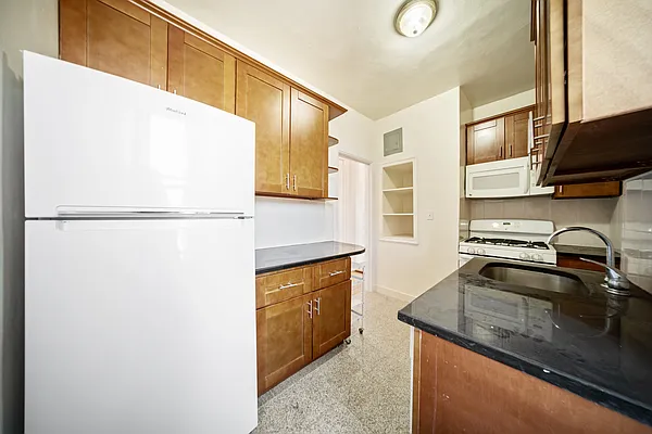 Rented by Bond New York | media 22