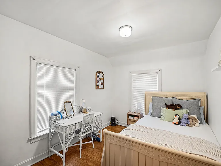 910 Vine St — Photo 3