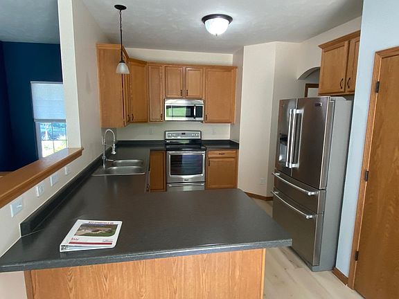 2nd image of 877 Stonefield Dr