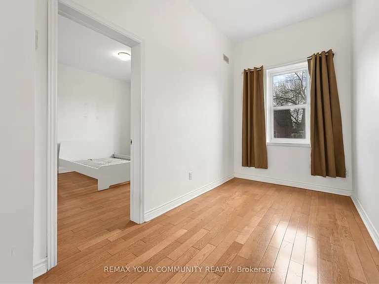 151 Dovercourt Rd #UPPER — Photo 14