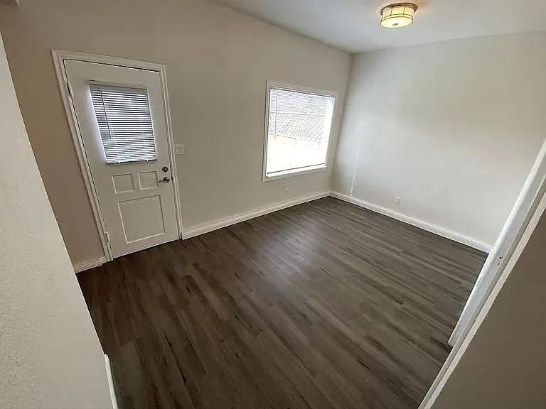 516 Lisbon St — Photo 6