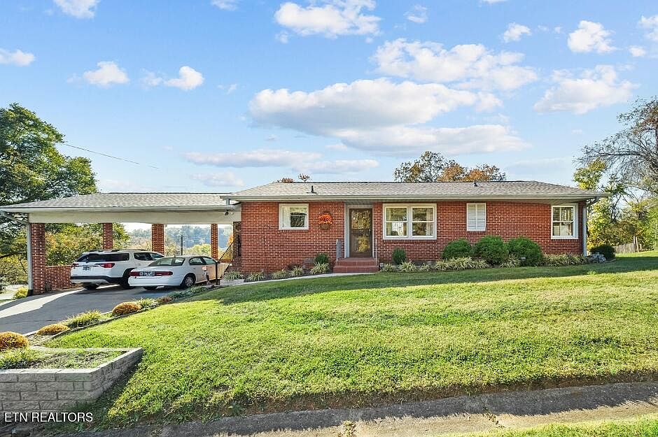 1st image of 321 Island View Ln