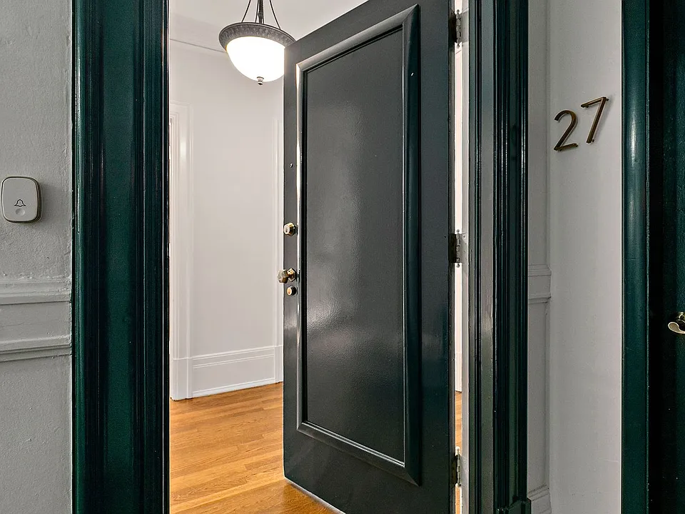 615 Boren Ave #27