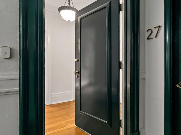615 Boren Ave APT 27, Seattle, WA 98104