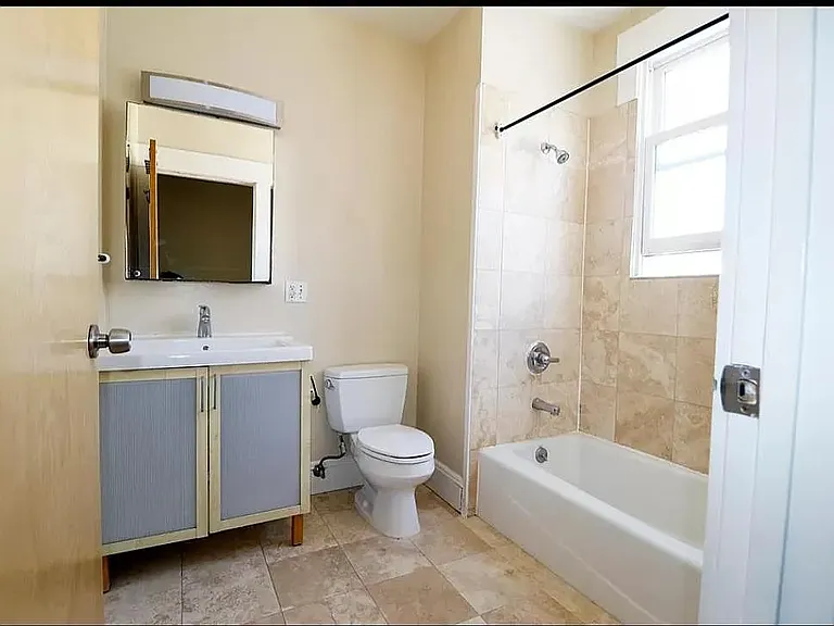 2597 Telegraph Ave #B — Photo 13