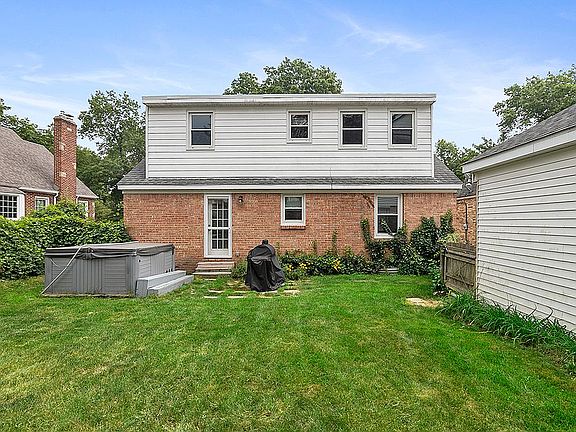 3rd image of 1515 Cornell Dr SE