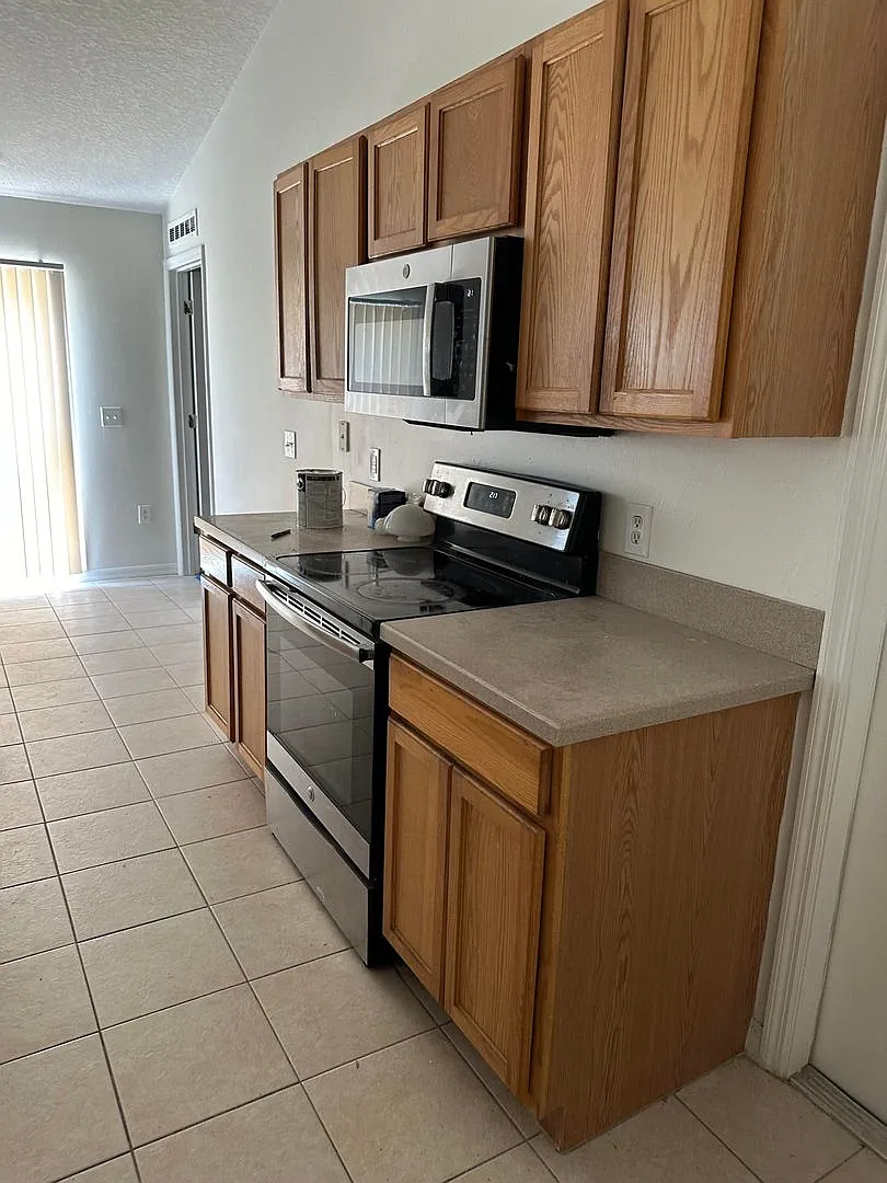 Building Photo - 2475 Compass Pointe Dr