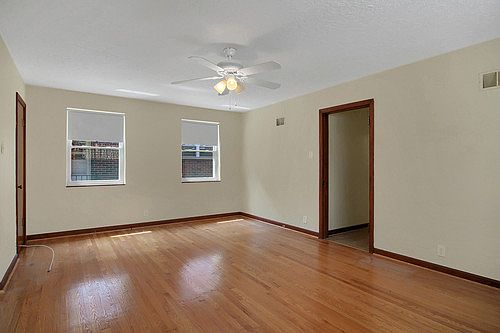 4th image of 4957-4959 Miami St