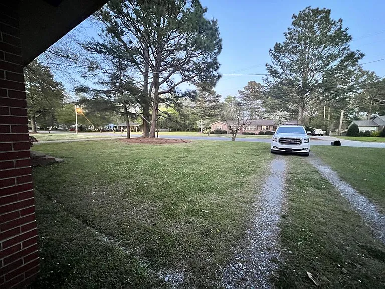 1510 Clarksville Dr — Photo 3