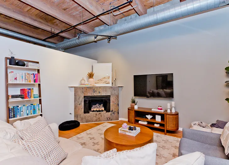 215 N Aberdeen St #403B — Photo 3