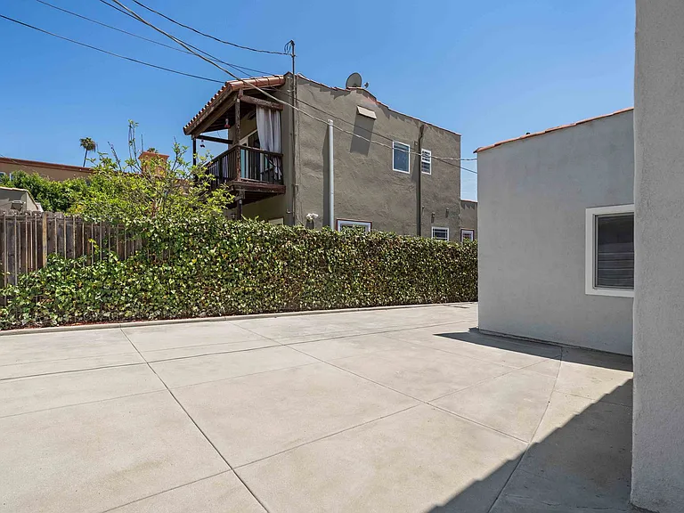 4733 Ambrose Ave — Photo 26
