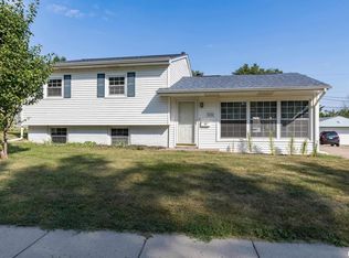 1624 Robeson Ave, Bettendorf, IA 52722