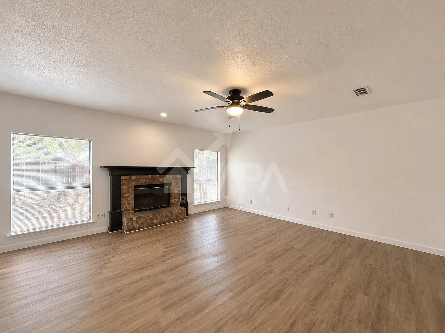 4 bed, 2.5 bath, 2428 sqft, $3,500 — Photo 4