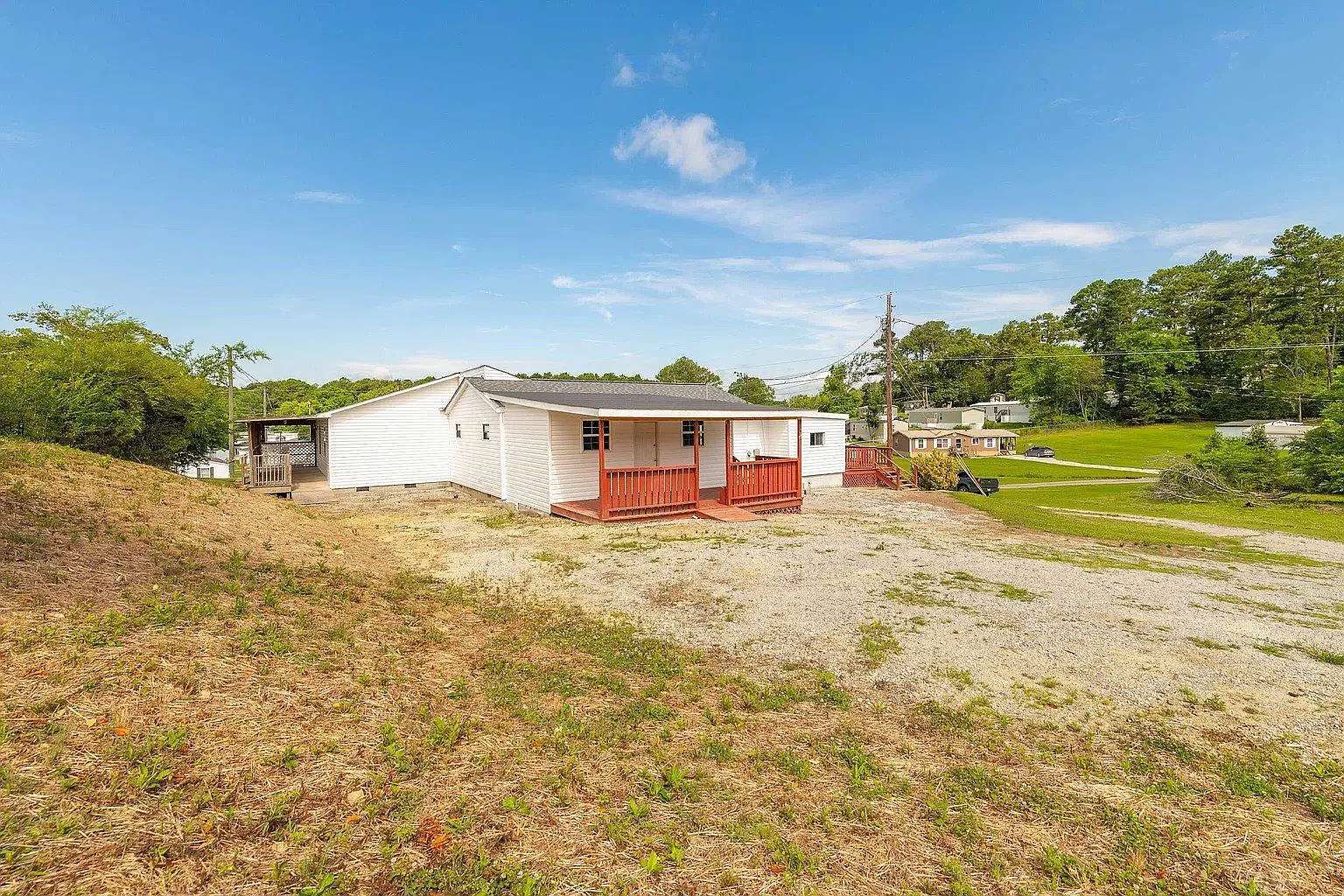 3 bed, 1.5 bath, 1700 sqft, $1,900 — Photo 2