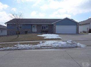 1122 E 11th St, Carroll, IA 51401