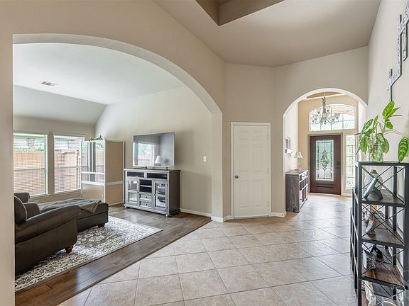 4th image of 27918 Barberry Banks Ln