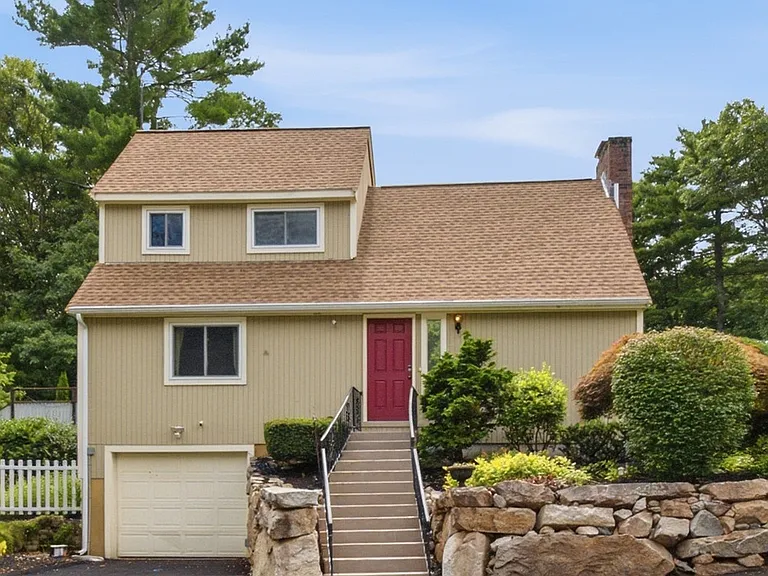 7 Sherborne Cir — Photo 1