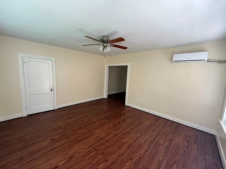 1625 Fourcade St — Photo 4