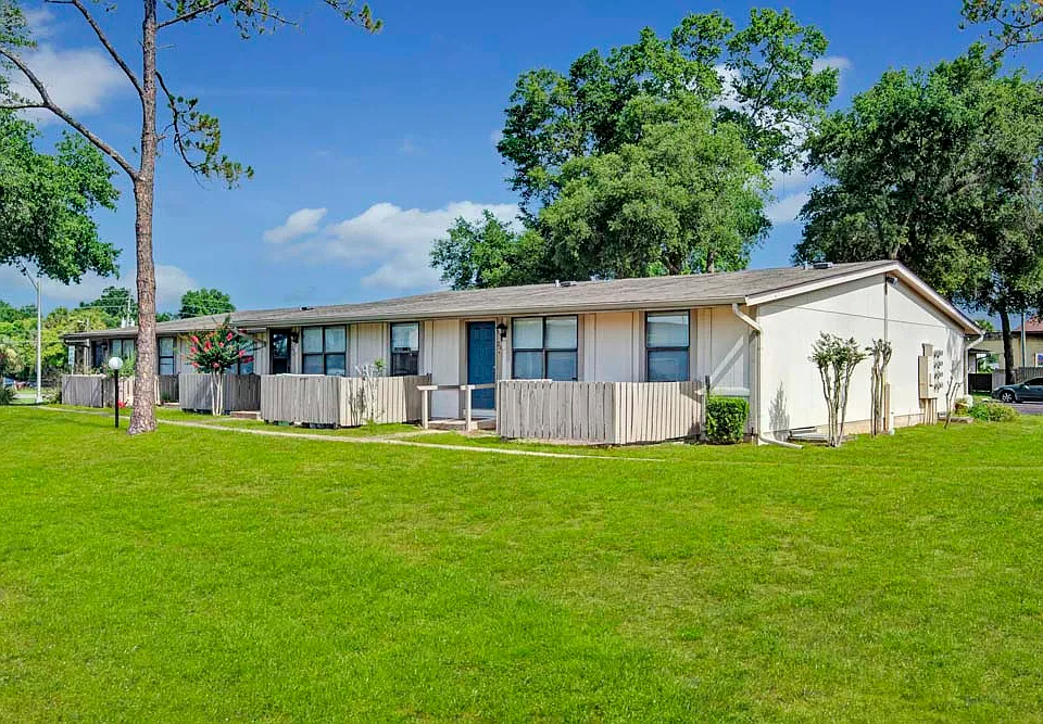 Applewood Apartments
