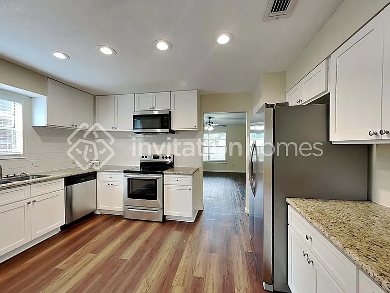 4704 Woodway Ave — Photo 1