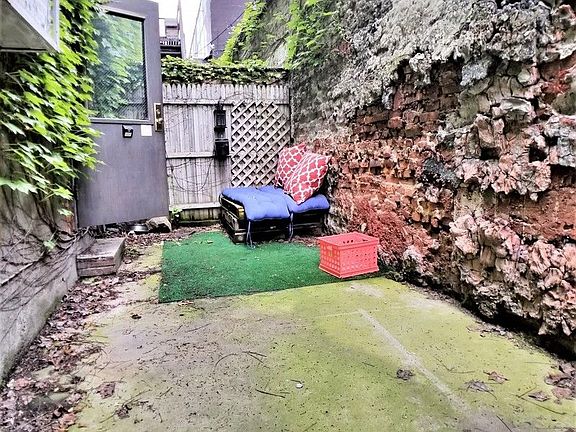 5th image of 309 Scholes St #103A